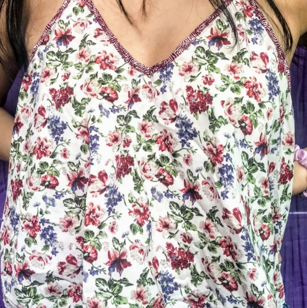 NWOT Flying Tomato Floral Crop Top